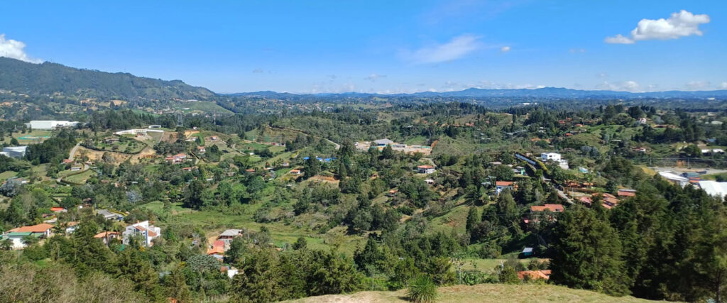 Lotes en venta: diferencias entre comprar un lote y una vivienda construida